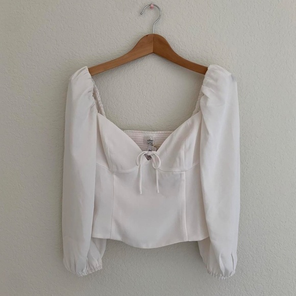 Aritzia Wilfred Novella Long Sleeve Puff shoulder Blouse in Size 8, White - Picture 2 of 2